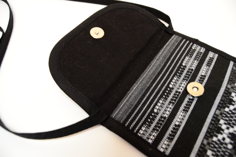 Mini Handtasche mit Schnittmuster nähen kleine Tasche Täschchen Brustbeutel selbst selber machen DIY MODE