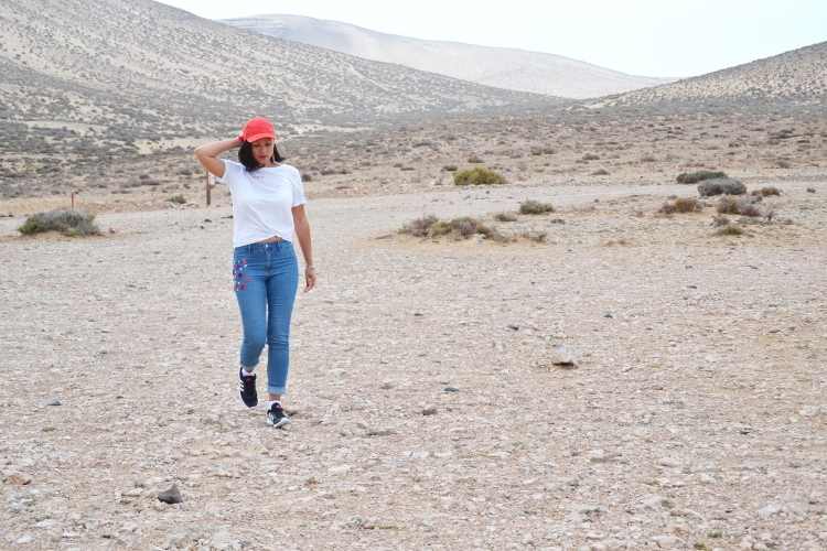 OOTD Wüstenblume bestickte Jeans DIY Colourblocking Trend Sport 